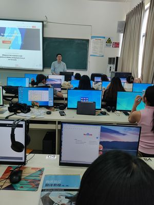 外國(guó)語學(xué)院商務(wù)英語專業(yè)實(shí)踐周 搭建產(chǎn)教融合新平臺(tái)，行業(yè)導(dǎo)師助力實(shí)踐教學(xué)
